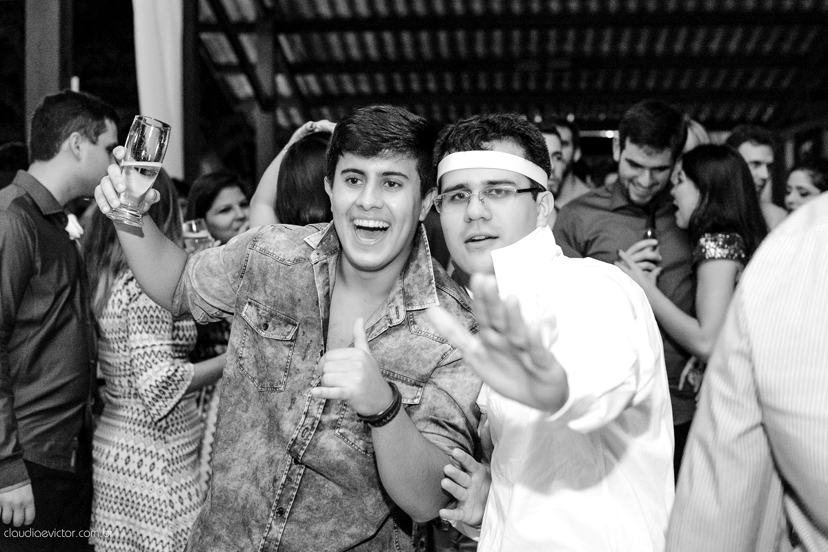 Casamento realizado ao ar livre, a tarde, na cidade de Serra, Manguinhos. Foi lindo, com muita felicidade, sorrisos e alegria, por fotógrafos de casamento em Vila Velha fotógrafos de casamento em Vitória fotógrafos de casamento em Serra Espirito Santo ES