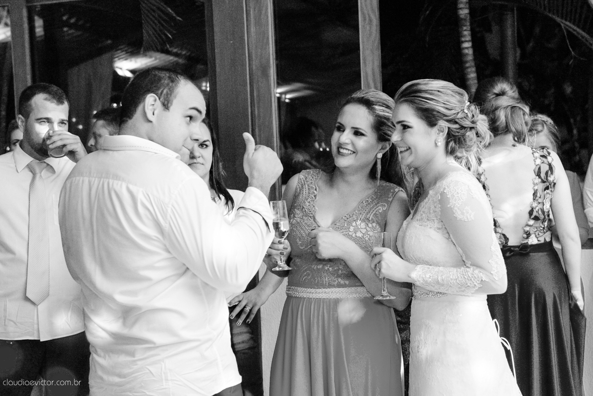 Casamento realizado ao ar livre, a tarde, na cidade de Serra, Manguinhos. Foi lindo, com muita felicidade, sorrisos e alegria, por fotógrafos de casamento em Vila Velha fotógrafos de casamento em Vitória fotógrafos de casamento em Serra Espirito Santo ES
