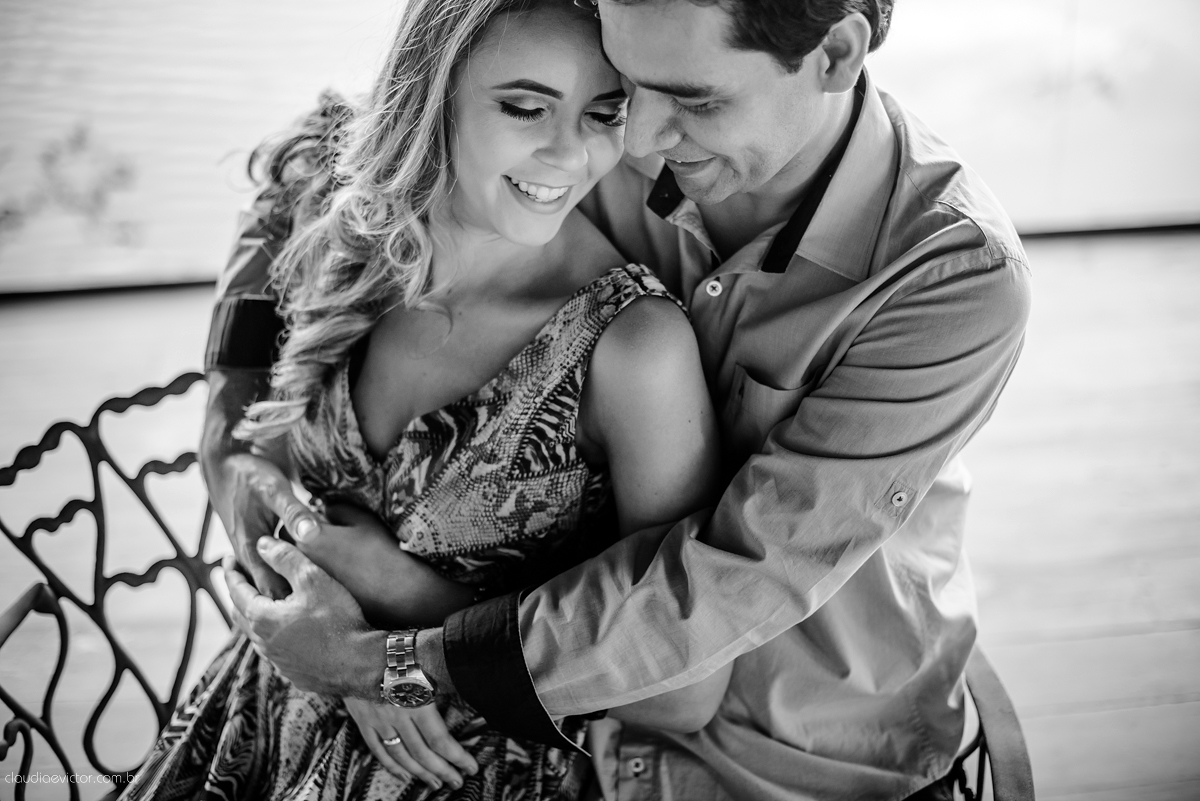 Realizado em um sítio em Anchieta por fotógrafos de casamento em Vila Velha fotógrafos de casamento em Vitória fotógrafos de casamento em Serra. Local lindo, com belas paisagens, onde fotografamos um casal feliz pelo casamento que se aproxima.