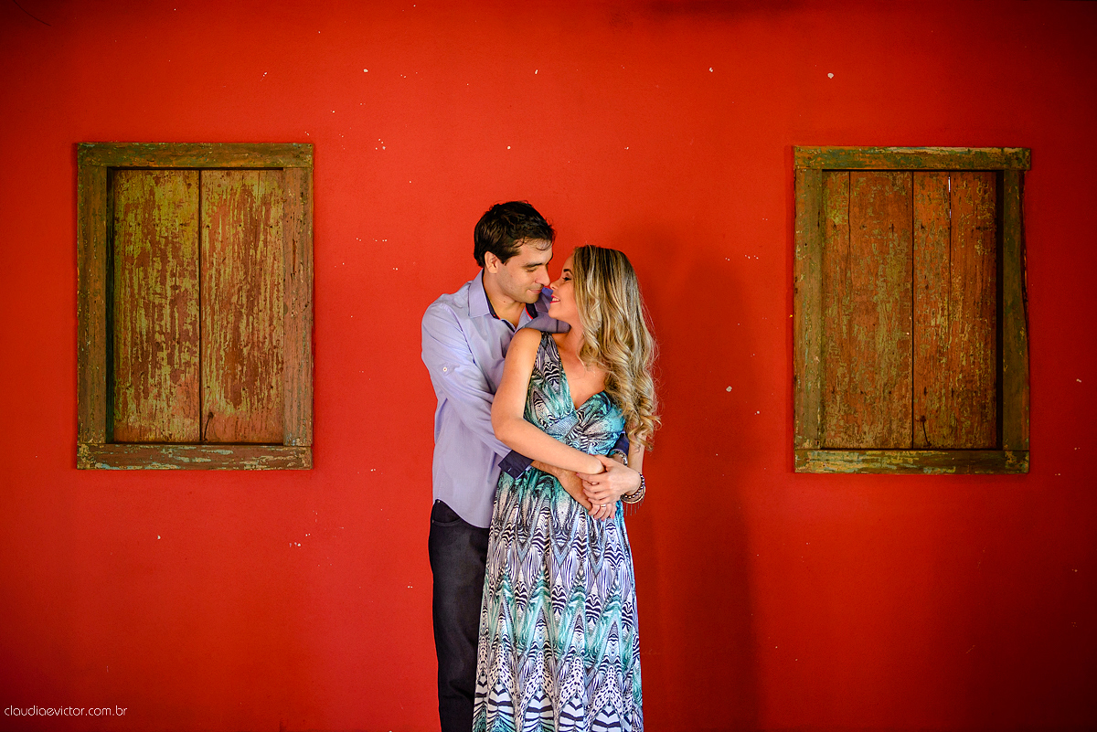 Realizado em um sítio em Anchieta por fotógrafos de casamento em Vila Velha fotógrafos de casamento em Vitória fotógrafos de casamento em Serra. Local lindo, com belas paisagens, onde fotografamos um casal feliz pelo casamento que se aproxima.