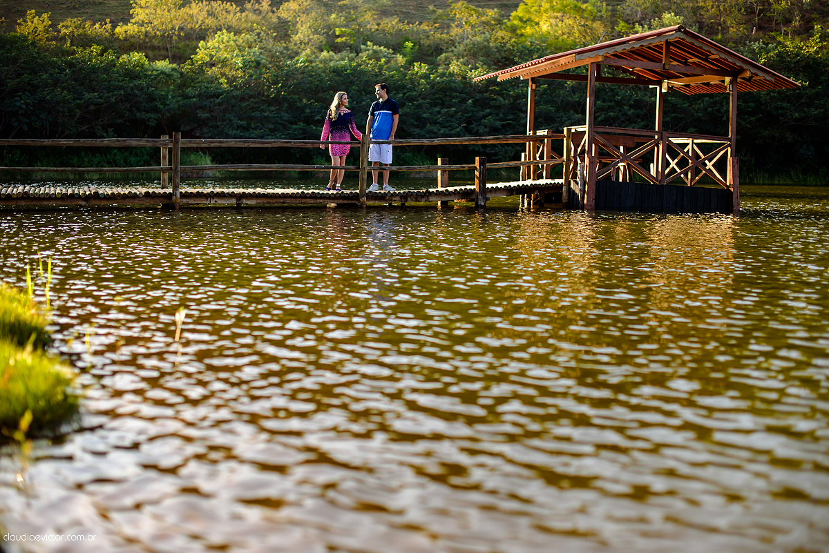 Realizado em um sítio em Anchieta por fotógrafos de casamento em Vila Velha fotógrafos de casamento em Vitória fotógrafos de casamento em Serra. Local lindo, com belas paisagens, onde fotografamos um casal feliz pelo casamento que se aproxima.