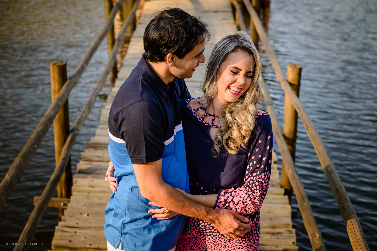 Realizado em um sítio em Anchieta por fotógrafos de casamento em Vila Velha fotógrafos de casamento em Vitória fotógrafos de casamento em Serra. Local lindo, com belas paisagens, onde fotografamos um casal feliz pelo casamento que se aproxima.