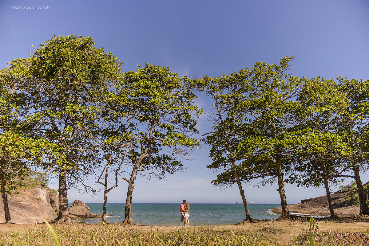 Ensaio casal pré casamento divertido com roupas de palhaço e circo fotógrafos de casamento Vila Velha fotógrafos de casamento Vitória fotógrafos de casamento Serra Espírito Santo ES