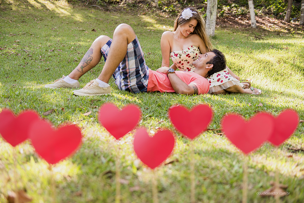 Ensaio casal pré casamento divertido com roupas de palhaço e circo fotógrafos de casamento Vila Velha fotógrafos de casamento Vitória fotógrafos de casamento Serra Espírito Santo ES