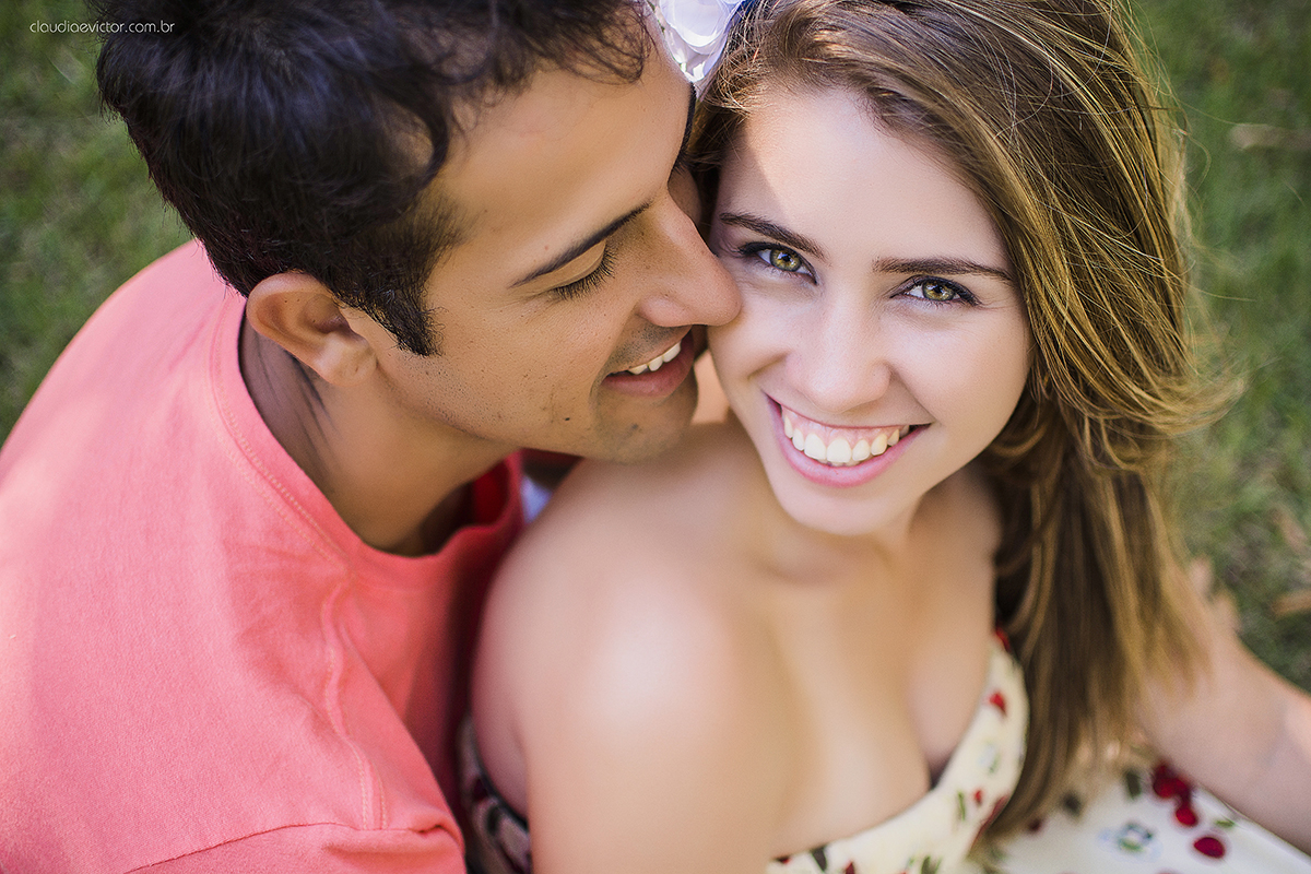Ensaio casal pré casamento divertido com roupas de palhaço e circo fotógrafos de casamento Vila Velha fotógrafos de casamento Vitória fotógrafos de casamento Serra Espírito Santo ES