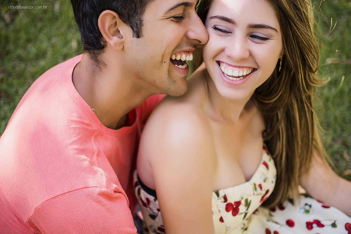 Ensaio casal pré casamento divertido com roupas de palhaço e circo fotógrafos de casamento Vila Velha fotógrafos de casamento Vitória fotógrafos de casamento Serra Espírito Santo ES