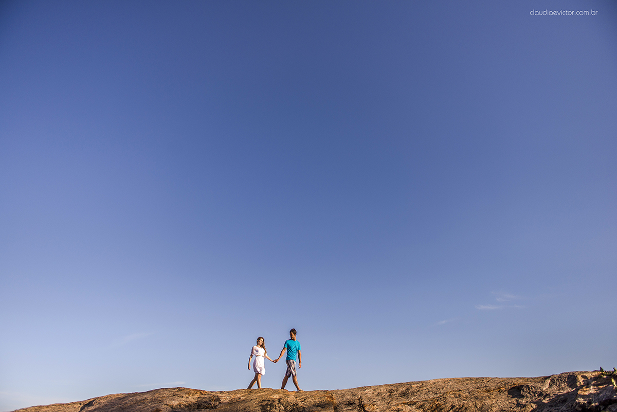 Ensaio casal pré casamento divertido com roupas de palhaço e circo fotógrafos de casamento Vila Velha fotógrafos de casamento Vitória fotógrafos de casamento Serra Espírito Santo ES