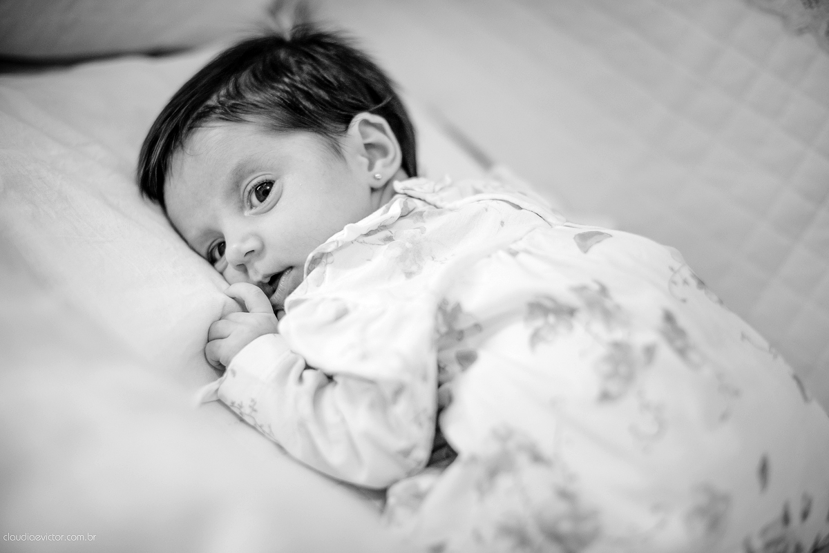 Ensaio fotográfico de newborn realizado em vitoria, espirito santo. Book infantil lifestyle por fotógrafos de casamento em Vila Velha fotógrafos de casamento em Vitória fotógrafos de casamento em Serra com bebe, familia feliz e cachorro