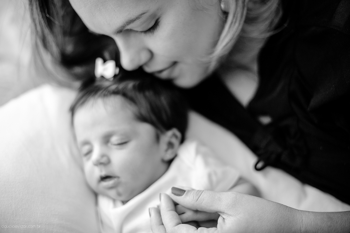 Ensaio fotográfico de newborn realizado em vitoria, espirito santo. Book infantil lifestyle por fotógrafos de casamento em Vila Velha fotógrafos de casamento em Vitória fotógrafos de casamento em Serra com bebe, familia feliz e cachorro