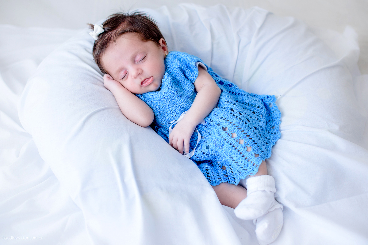 Ensaio fotográfico de newborn realizado em vitoria, espirito santo. Book infantil lifestyle por fotógrafos de casamento em Vila Velha fotógrafos de casamento em Vitória fotógrafos de casamento em Serra com bebe, familia feliz e cachorro