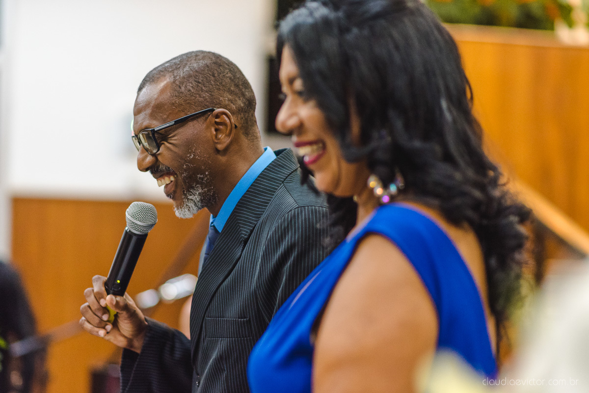 Lindo casamento realizado por fotógrafos de casamento vila velha fotógrafos de casamento vitória 
 igreja batista de laranjeiras serra espirito santo es com noivo noiva fusca making of e vestido de noiva e ensaio externo no parque de diversões e carrossel