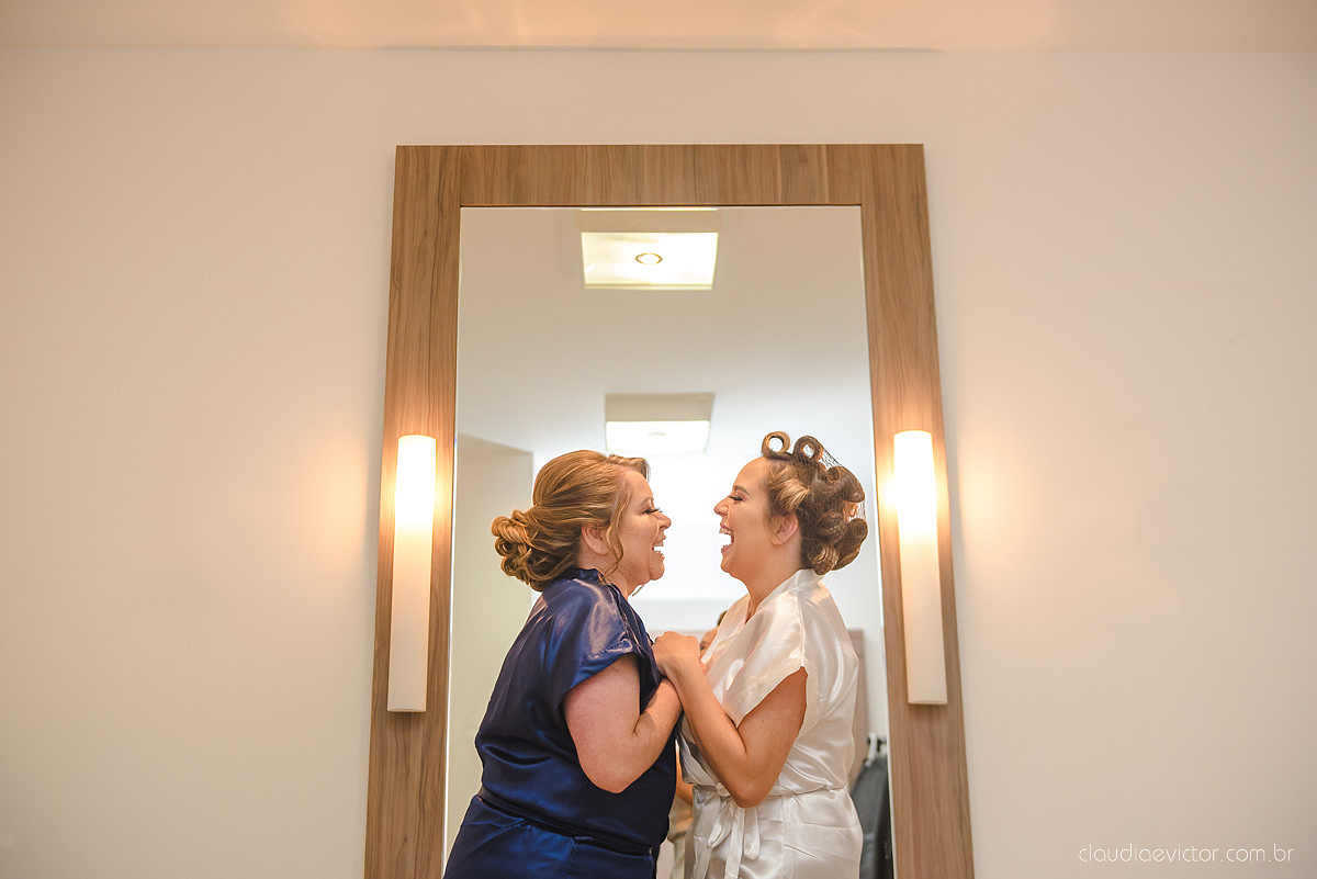 Lindo casamento realizado por fotógrafos de casamento vila velha fotógrafos de casamento vitória 
 igreja batista de laranjeiras serra espirito santo es com noivo noiva fusca making of e vestido de noiva e ensaio externo no parque de diversões e carrossel