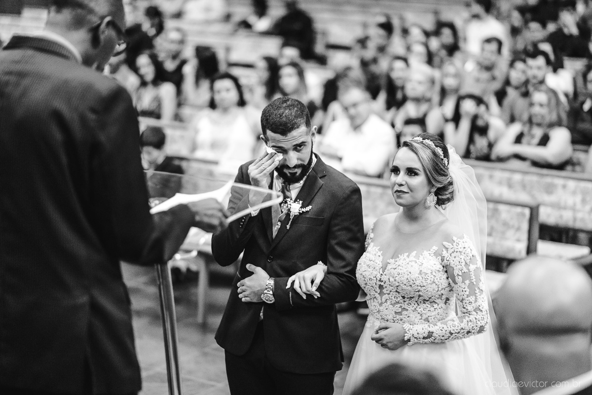 Lindo casamento realizado por fotógrafos de casamento vila velha fotógrafos de casamento vitória 
 igreja batista de laranjeiras serra espirito santo es com noivo noiva fusca making of e vestido de noiva e ensaio externo no parque de diversões e carrossel
