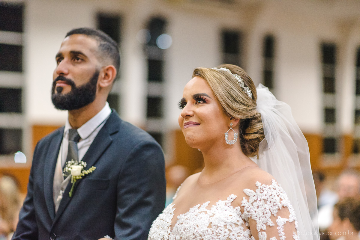Lindo casamento realizado por fotógrafos de casamento vila velha fotógrafos de casamento vitória 
 igreja batista de laranjeiras serra espirito santo es com noivo noiva fusca making of e vestido de noiva e ensaio externo no parque de diversões e carrossel