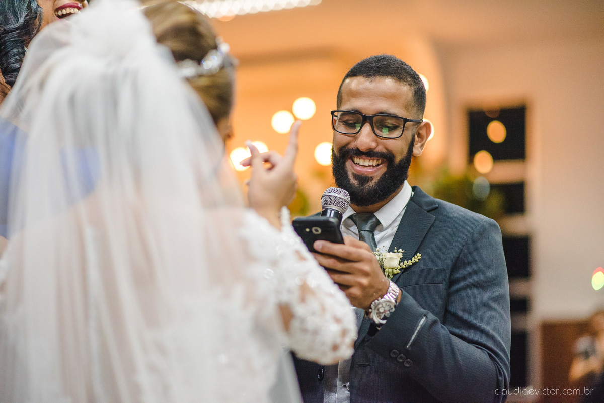 Lindo casamento realizado por fotógrafos de casamento vila velha fotógrafos de casamento vitória 
 igreja batista de laranjeiras serra espirito santo es com noivo noiva fusca making of e vestido de noiva e ensaio externo no parque de diversões e carrossel