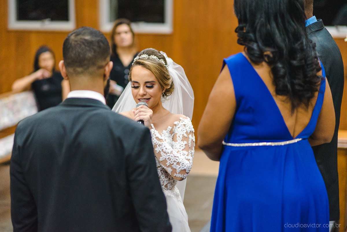Lindo casamento realizado por fotógrafos de casamento vila velha fotógrafos de casamento vitória 
 igreja batista de laranjeiras serra espirito santo es com noivo noiva fusca making of e vestido de noiva e ensaio externo no parque de diversões e carrossel
