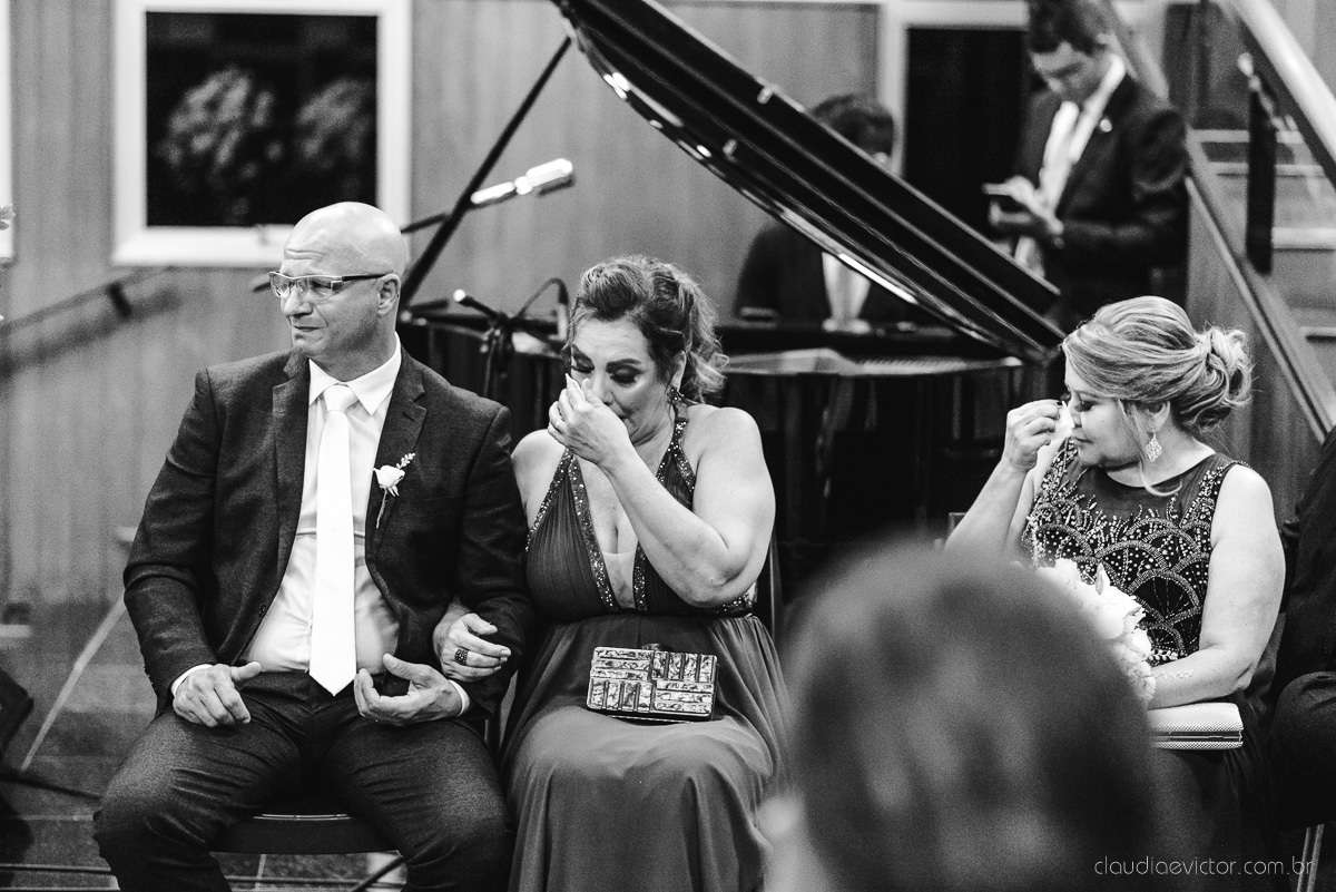Lindo casamento realizado por fotógrafos de casamento vila velha fotógrafos de casamento vitória 
 igreja batista de laranjeiras serra espirito santo es com noivo noiva fusca making of e vestido de noiva e ensaio externo no parque de diversões e carrossel
