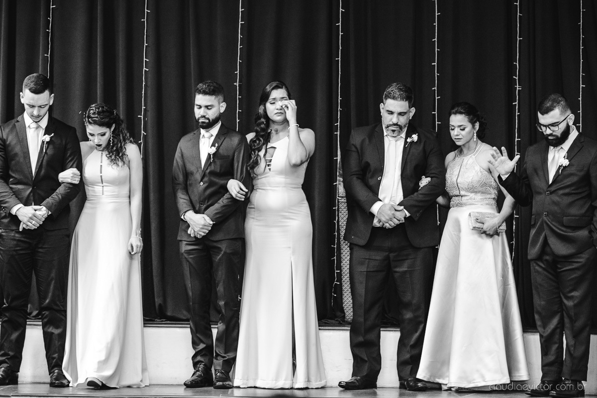 Lindo casamento realizado por fotógrafos de casamento vila velha fotógrafos de casamento vitória 
 igreja batista de laranjeiras serra espirito santo es com noivo noiva fusca making of e vestido de noiva e ensaio externo no parque de diversões e carrossel