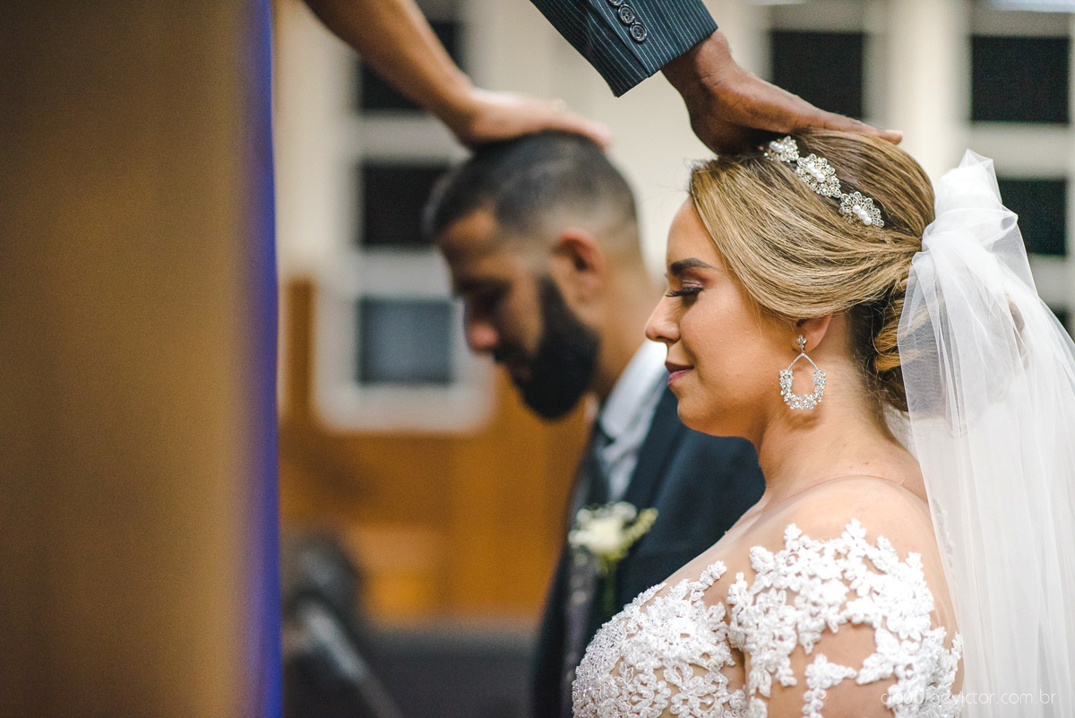 Lindo casamento realizado por fotógrafos de casamento vila velha fotógrafos de casamento vitória 
 igreja batista de laranjeiras serra espirito santo es com noivo noiva fusca making of e vestido de noiva e ensaio externo no parque de diversões e carrossel