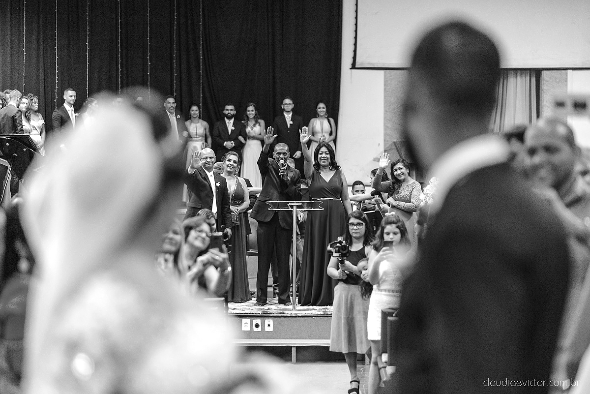 Lindo casamento realizado por fotógrafos de casamento vila velha fotógrafos de casamento vitória 
 igreja batista de laranjeiras serra espirito santo es com noivo noiva fusca making of e vestido de noiva e ensaio externo no parque de diversões e carrossel