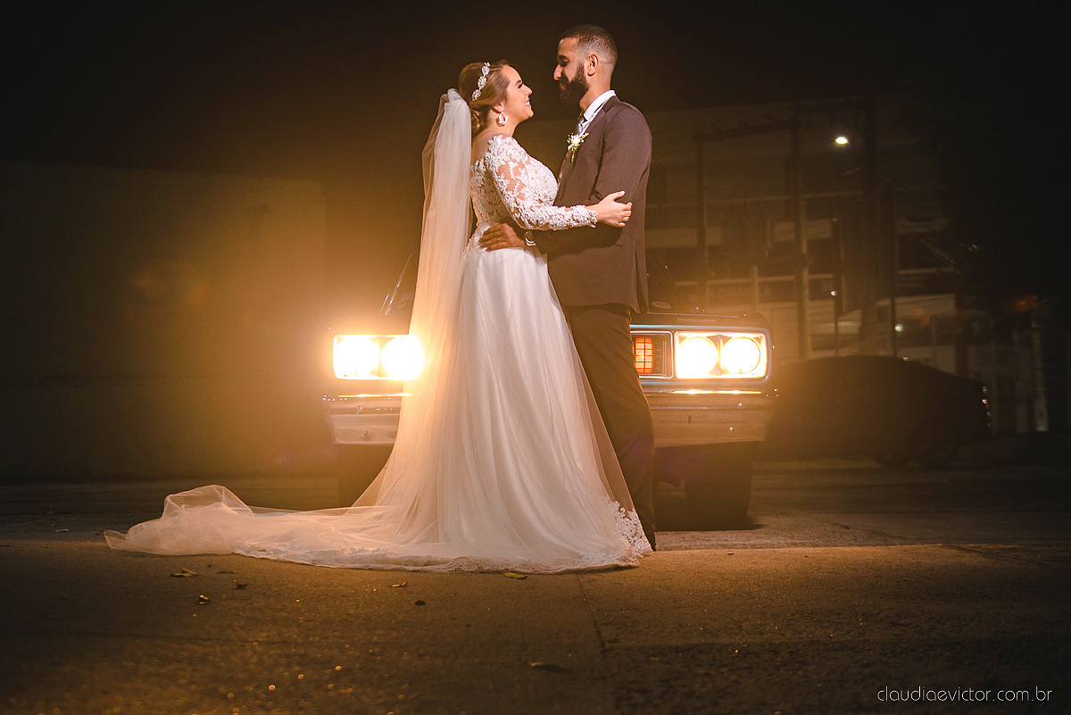 Lindo casamento realizado por fotógrafos de casamento vila velha fotógrafos de casamento vitória 
 igreja batista de laranjeiras serra espirito santo es com noivo noiva fusca making of e vestido de noiva e ensaio externo no parque de diversões e carrossel