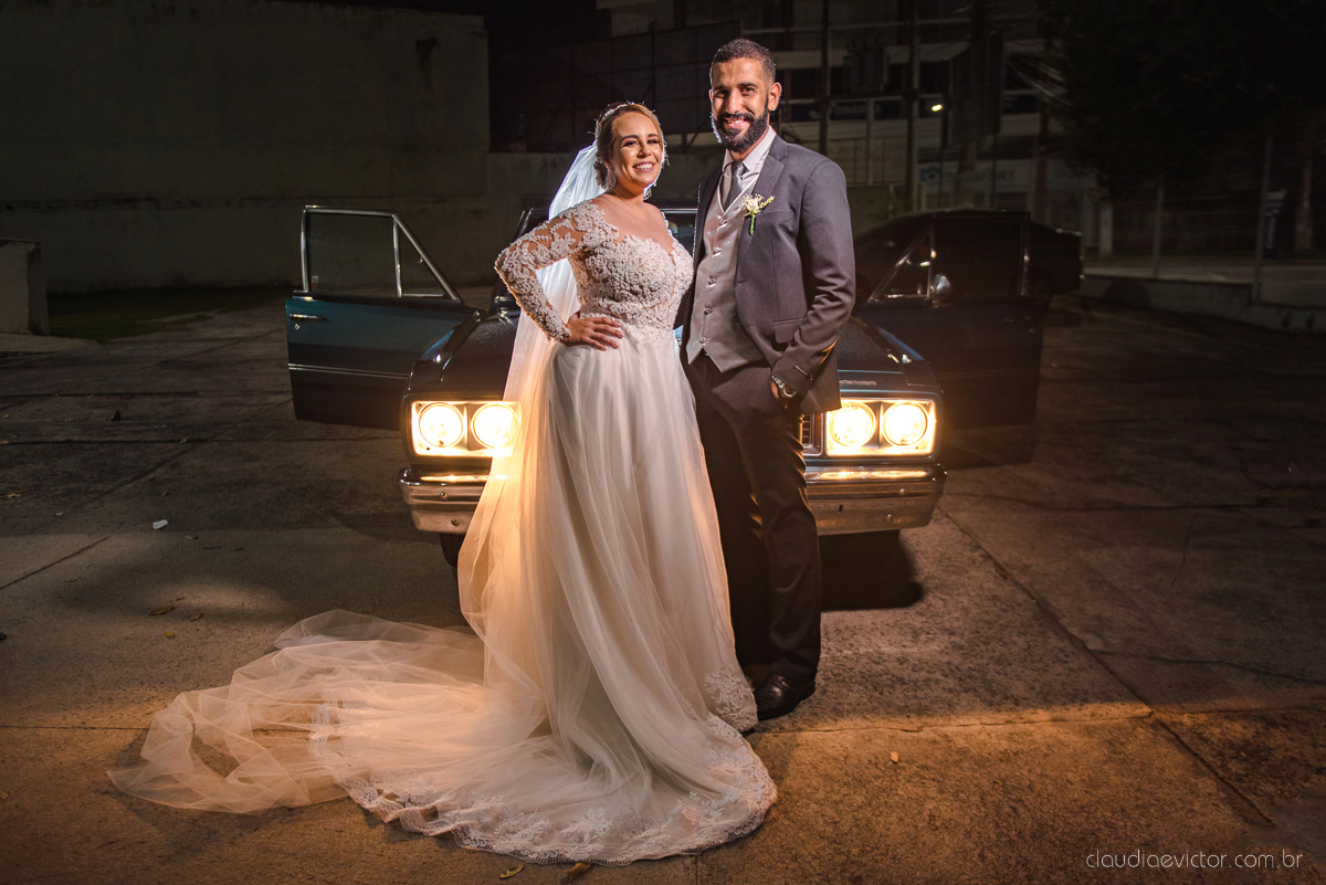 Lindo casamento realizado por fotógrafos de casamento vila velha fotógrafos de casamento vitória 
 igreja batista de laranjeiras serra espirito santo es com noivo noiva fusca making of e vestido de noiva e ensaio externo no parque de diversões e carrossel