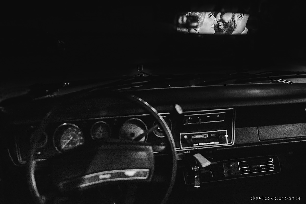 Lindo casamento realizado por fotógrafos de casamento vila velha fotógrafos de casamento vitória 
 igreja batista de laranjeiras serra espirito santo es com noivo noiva fusca making of e vestido de noiva e ensaio externo no parque de diversões e carrossel