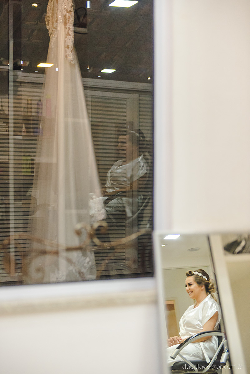 Lindo casamento realizado por fotógrafos de casamento vila velha fotógrafos de casamento vitória 
 igreja batista de laranjeiras serra espirito santo es com noivo noiva fusca making of e vestido de noiva e ensaio externo no parque de diversões e carrossel