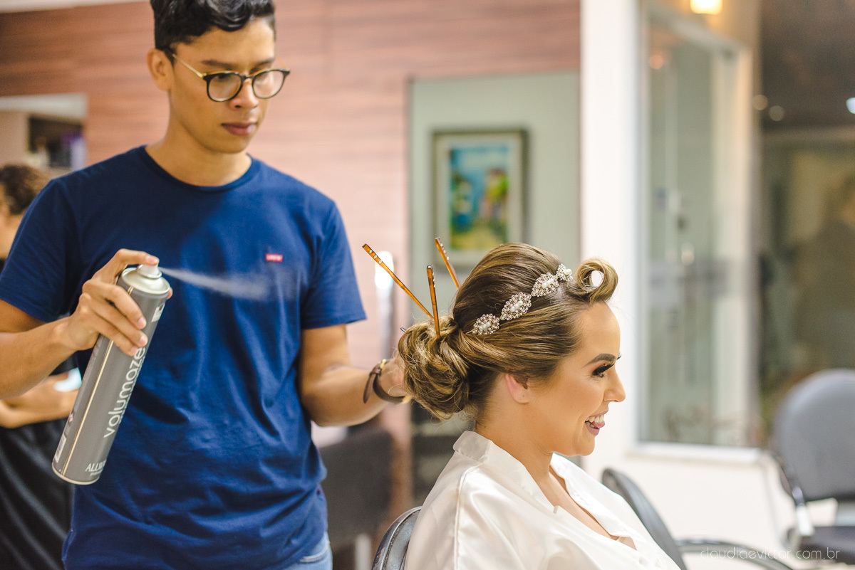 Lindo casamento realizado por fotógrafos de casamento vila velha fotógrafos de casamento vitória 
 igreja batista de laranjeiras serra espirito santo es com noivo noiva fusca making of e vestido de noiva e ensaio externo no parque de diversões e carrossel