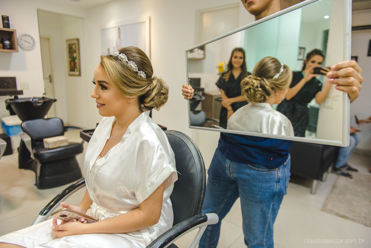 Lindo casamento realizado por fotógrafos de casamento vila velha fotógrafos de casamento vitória 
 igreja batista de laranjeiras serra espirito santo es com noivo noiva fusca making of e vestido de noiva e ensaio externo no parque de diversões e carrossel