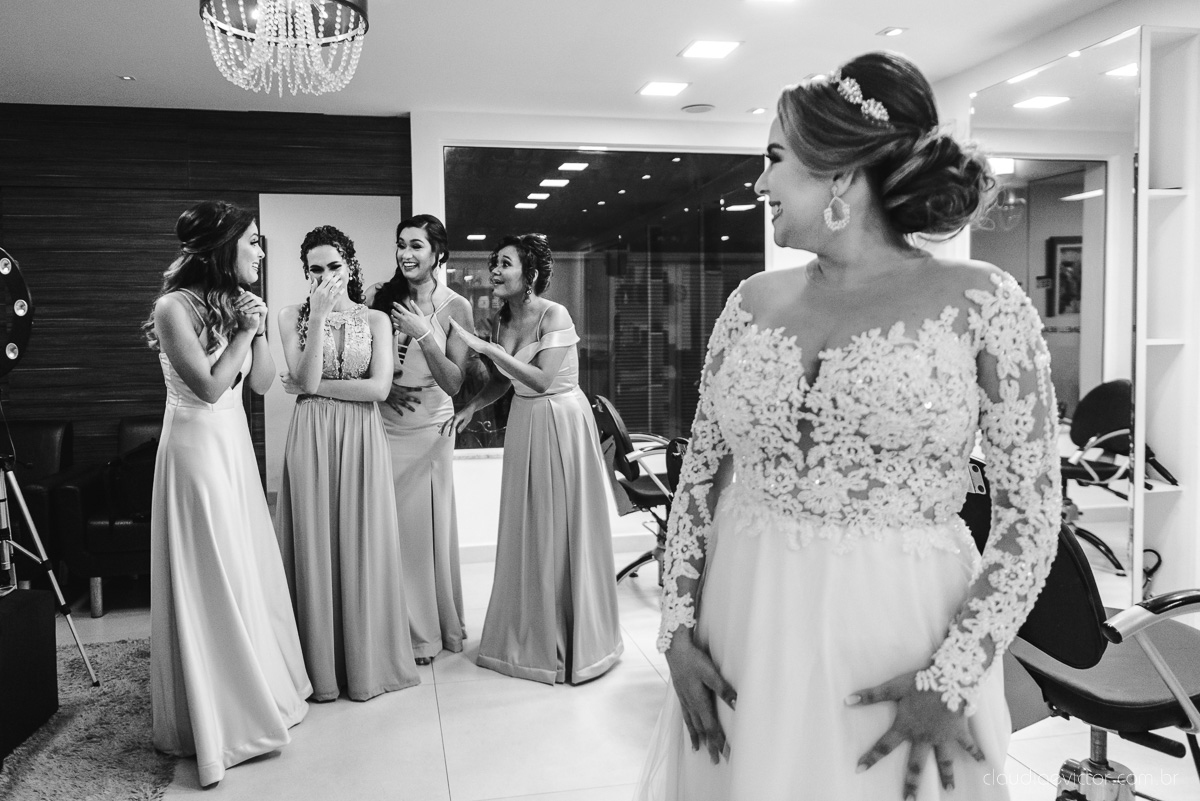 Lindo casamento realizado por fotógrafos de casamento vila velha fotógrafos de casamento vitória 
 igreja batista de laranjeiras serra espirito santo es com noivo noiva fusca making of e vestido de noiva e ensaio externo no parque de diversões e carrossel