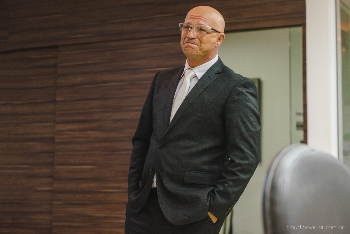 Lindo casamento realizado por fotógrafos de casamento vila velha fotógrafos de casamento vitória 
 igreja batista de laranjeiras serra espirito santo es com noivo noiva fusca making of e vestido de noiva e ensaio externo no parque de diversões e carrossel