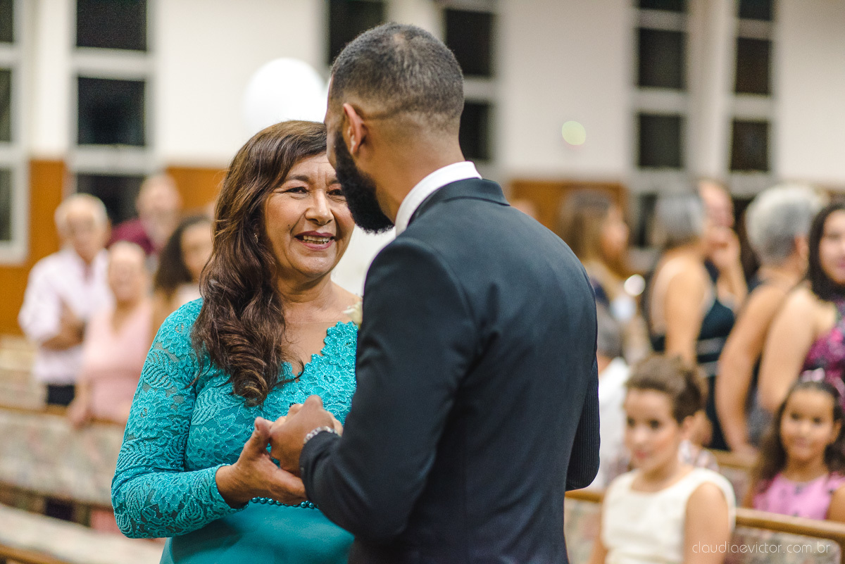 Lindo casamento realizado por fotógrafos de casamento vila velha fotógrafos de casamento vitória 
 igreja batista de laranjeiras serra espirito santo es com noivo noiva fusca making of e vestido de noiva e ensaio externo no parque de diversões e carrossel