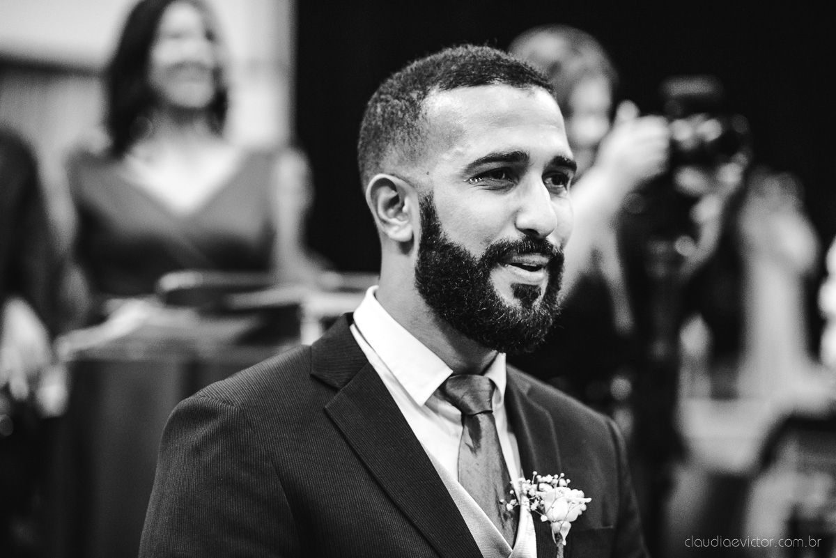 Lindo casamento realizado por fotógrafos de casamento vila velha fotógrafos de casamento vitória 
 igreja batista de laranjeiras serra espirito santo es com noivo noiva fusca making of e vestido de noiva e ensaio externo no parque de diversões e carrossel