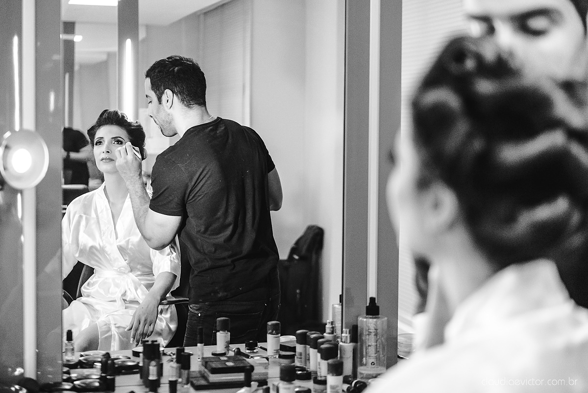 Lindo casamento ao ar livre na chacara flora em serra feito por fotógrafos de casamento de vila velha fotógrafos de casamento de vitória espirito santo es com noivo noiva buquê e vestido de noiva carmelita e por do sol com ensaio pos wedding em pedra azul