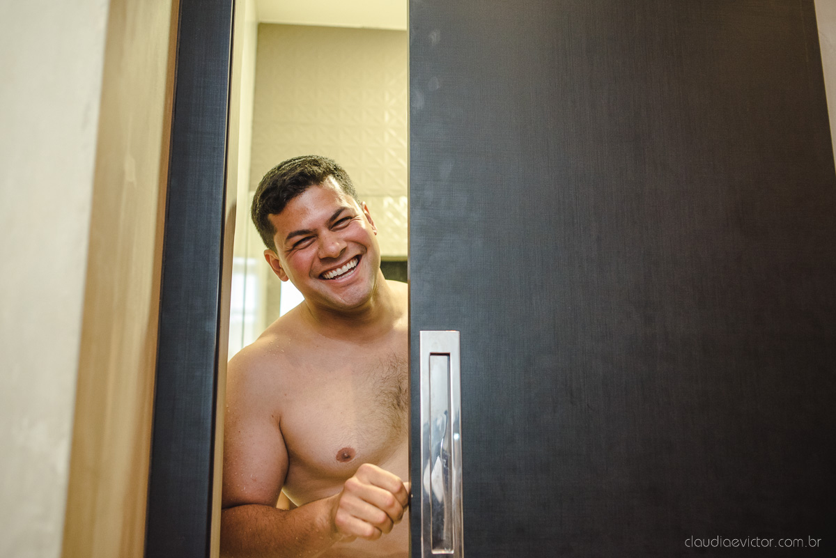 Lindo casamento ao ar livre na chacara flora em serra feito por fotógrafos de casamento de vila velha fotógrafos de casamento de vitória espirito santo es com noivo noiva buquê e vestido de noiva carmelita e por do sol com ensaio pos wedding em pedra azul