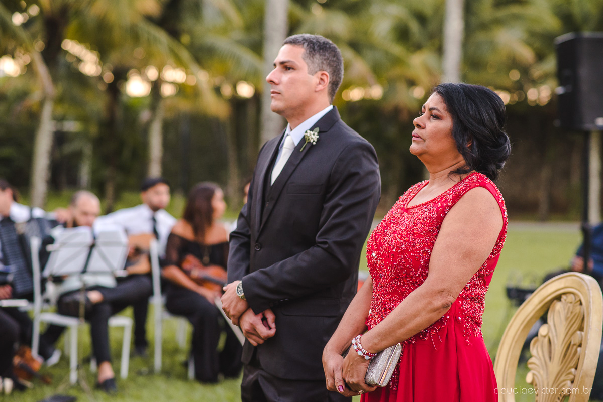 Lindo casamento ao ar livre na chacara flora em serra feito por fotógrafos de casamento de vila velha fotógrafos de casamento de vitória espirito santo es com noivo noiva buquê e vestido de noiva carmelita e por do sol com ensaio pos wedding em pedra azul