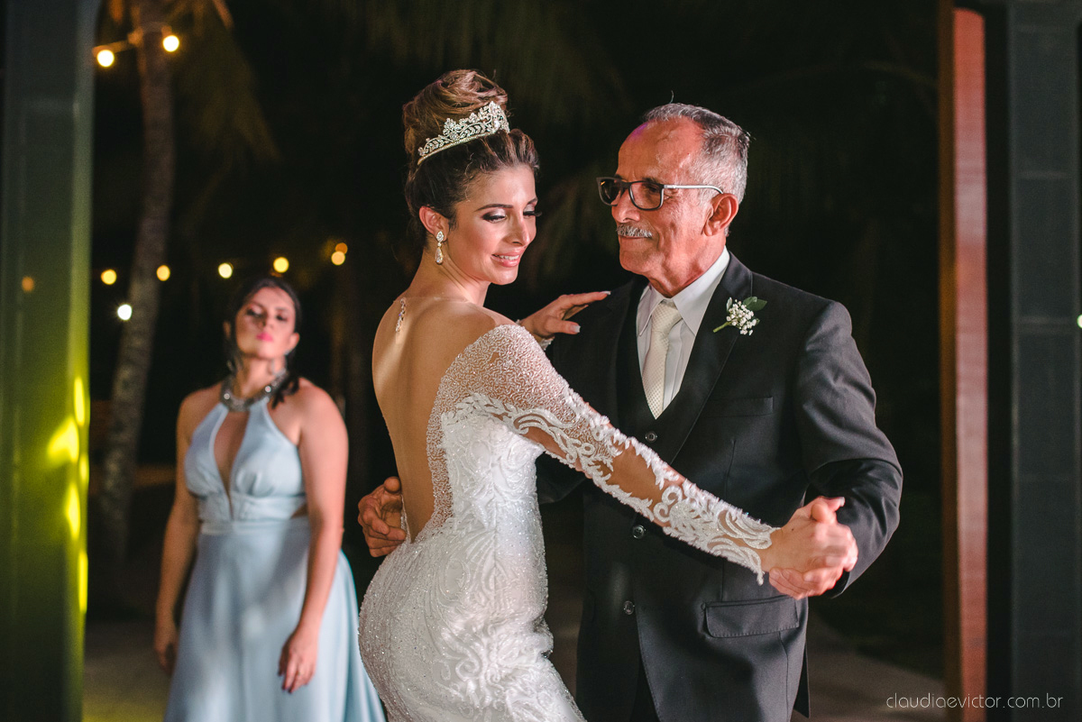 Lindo casamento ao ar livre na chacara flora em serra feito por fotógrafos de casamento de vila velha fotógrafos de casamento de vitória espirito santo es com noivo noiva buquê e vestido de noiva carmelita e por do sol com ensaio pos wedding em pedra azul