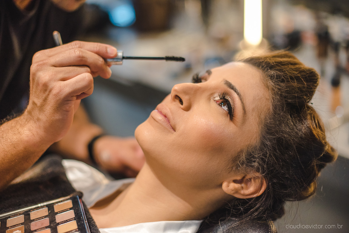 Lindo casamento ao ar livre na chacara flora em serra feito por fotógrafos de casamento de vila velha fotógrafos de casamento de vitória espirito santo es com noivo noiva buquê e vestido de noiva carmelita e por do sol com ensaio pos wedding em pedra azul