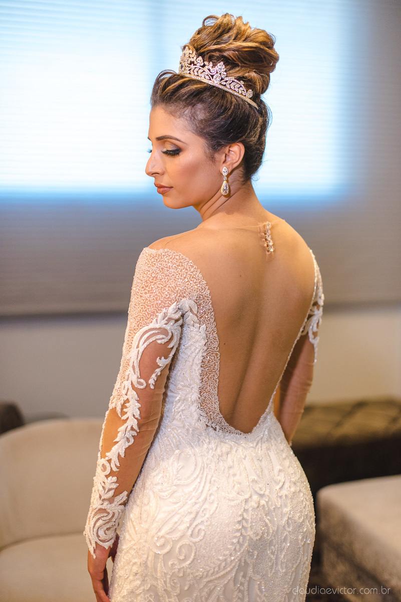 Lindo casamento ao ar livre na chacara flora em serra feito por fotógrafos de casamento de vila velha fotógrafos de casamento de vitória espirito santo es com noivo noiva buquê e vestido de noiva carmelita e por do sol com ensaio pos wedding em pedra azul