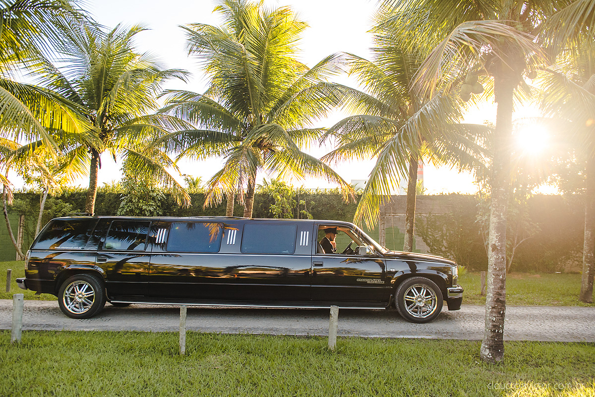Lindo casamento ao ar livre na chacara flora em serra feito por fotógrafos de casamento de vila velha fotógrafos de casamento de vitória espirito santo es com noivo noiva buquê e vestido de noiva carmelita e por do sol com ensaio pos wedding em pedra azul