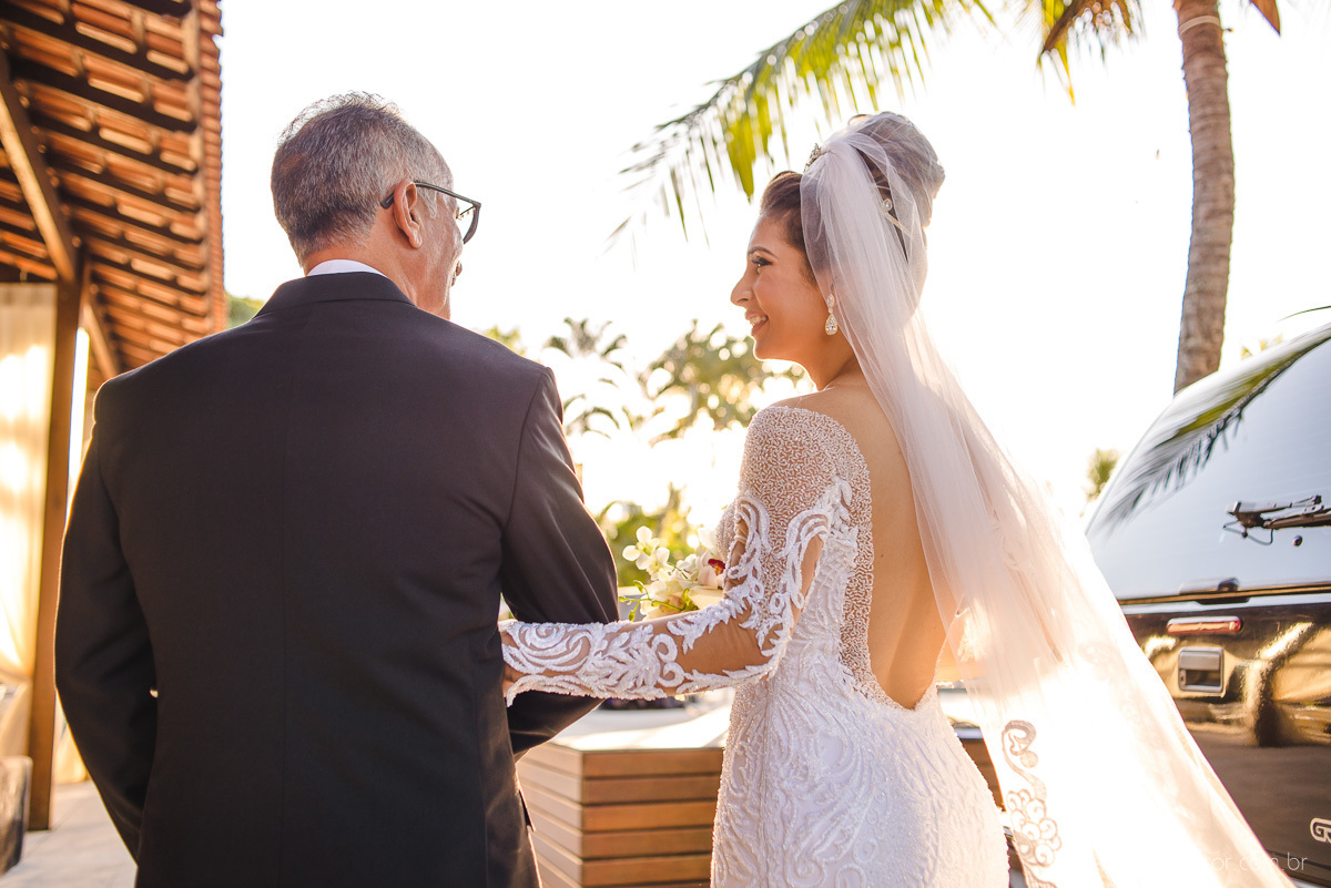 Lindo casamento ao ar livre na chacara flora em serra feito por fotógrafos de casamento de vila velha fotógrafos de casamento de vitória espirito santo es com noivo noiva buquê e vestido de noiva carmelita e por do sol com ensaio pos wedding em pedra azul