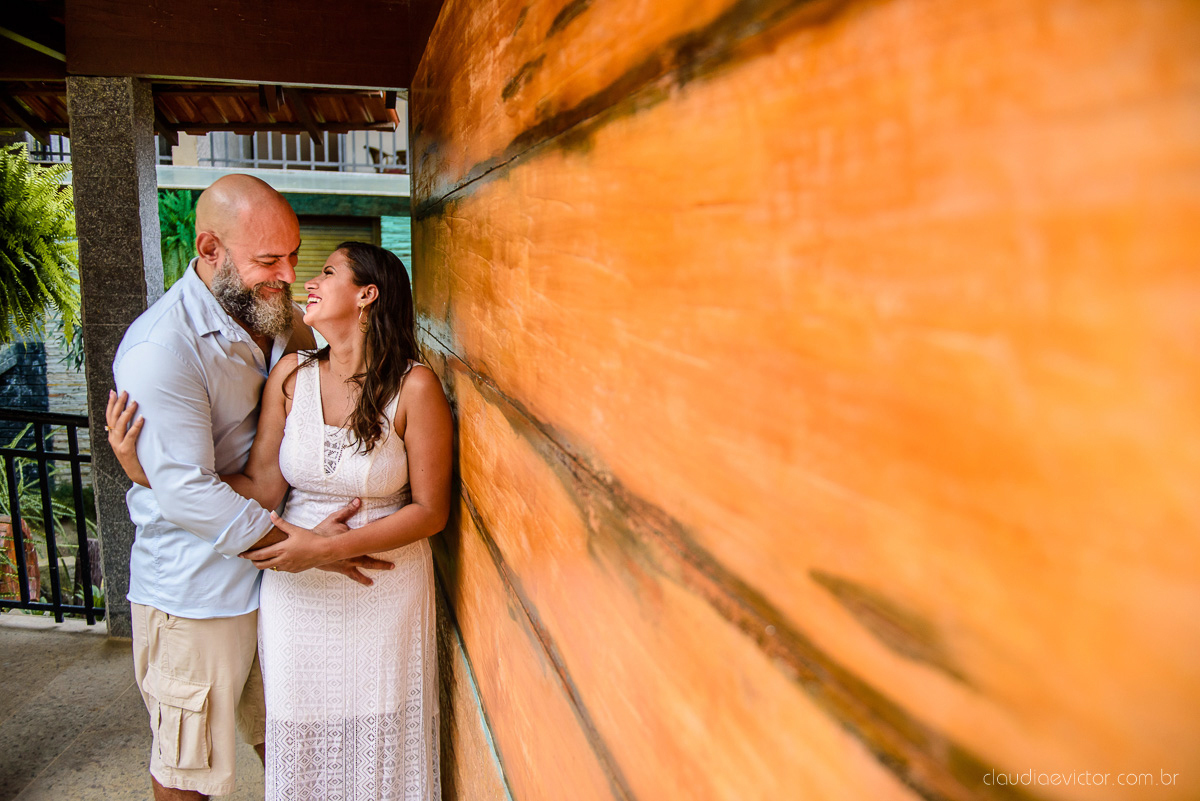 Lindo ensaio de casal feito por fotógrafos de casamento de vila velha fotógrafos de casamento de vitória fotógrafos de casamento de serra espirito santo es com noivo noiva cachoeira de Matilde e pousada águas de pinon