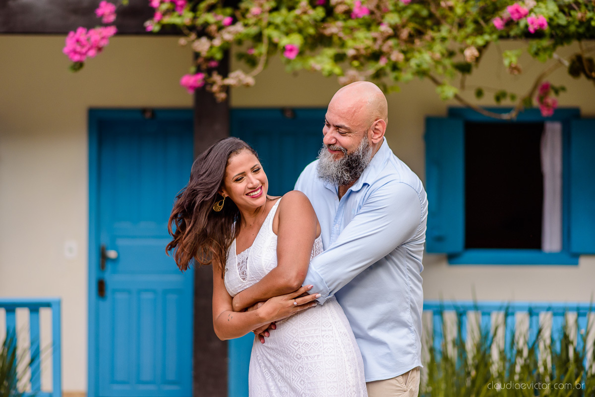 Lindo ensaio de casal feito por fotógrafos de casamento de vila velha fotógrafos de casamento de vitória fotógrafos de casamento de serra espirito santo es com noivo noiva cachoeira de Matilde e pousada águas de pinon