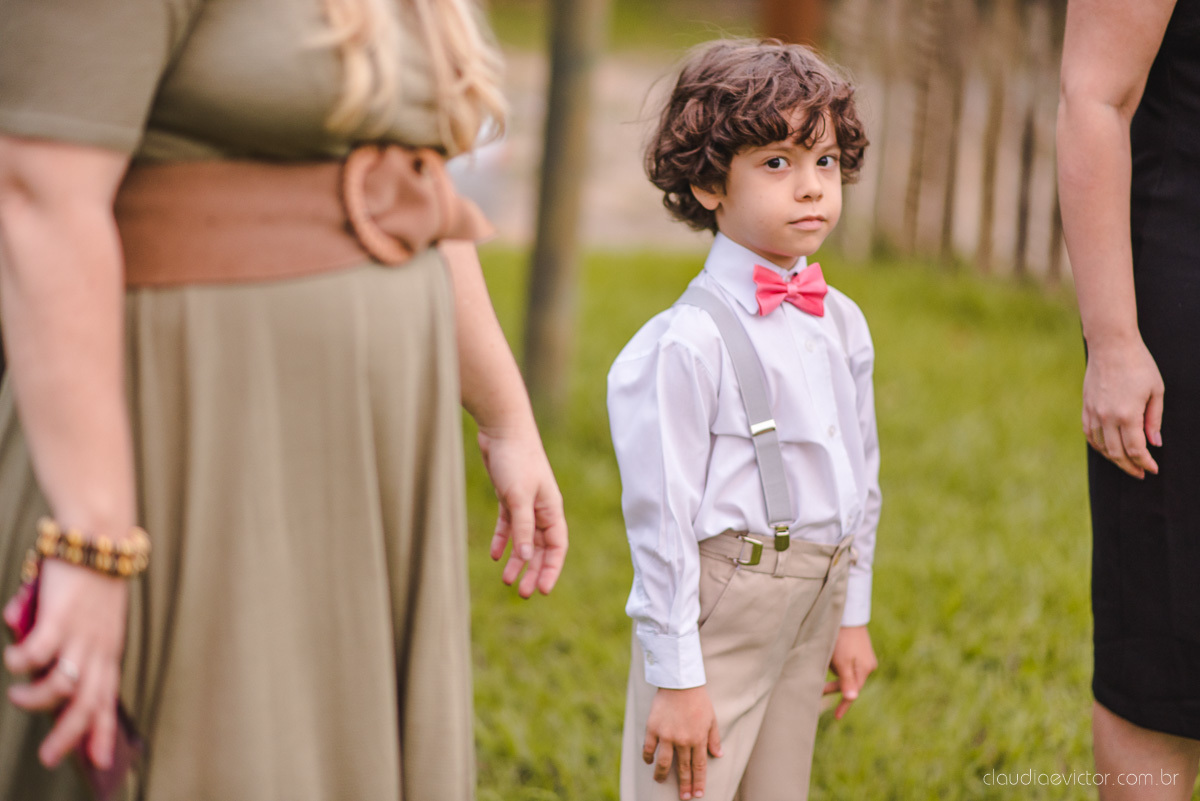 Lindo casamento realizado na chácara flora ao ar livre e no fim de tarde por fotógrafos de casamento vila velha fotógrafos de casamento vitória esp santo es com noivo noiva e fotos externas pos wedding em Pedra Azul nas cerejeiras da pousada Monte Verde