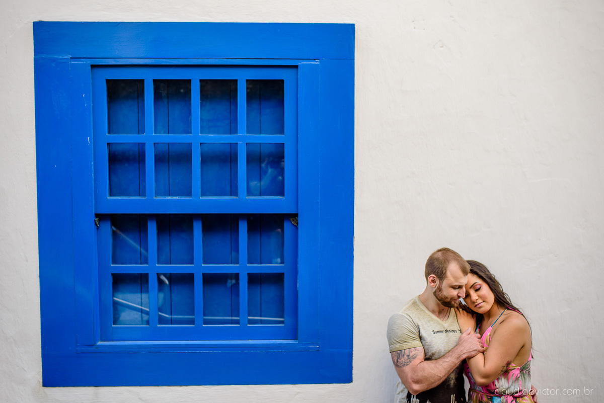 Lindo ensaio namoro de casal pre wedding realizado no convento da penha na praia do morro do moreno por fotógrafos de casamento de vila velha fotógrafos de casamento de vitória fotógrafo de casamento de serra espirito santo es com noivo noiva e por do sol
