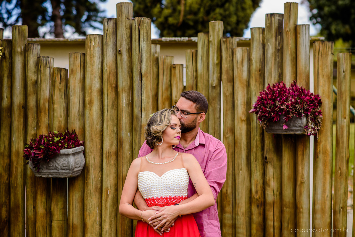 Lindo ensaio namoro pre wedding realizado em santa teresa feito por fotógrafos de casamento de vila velha fotógrafos de casamento de vitória fotógrafos de casamento de serra espirito santo es com noivo noiva e paisagem do interior e por do sol