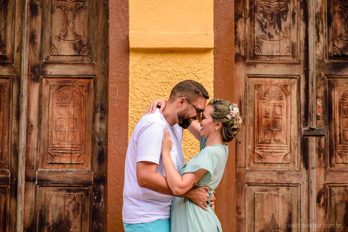 Lindo ensaio namoro pre wedding realizado em santa teresa feito por fotógrafos de casamento de vila velha fotógrafos de casamento de vitória fotógrafos de casamento de serra espirito santo es com noivo noiva e paisagem do interior e por do sol