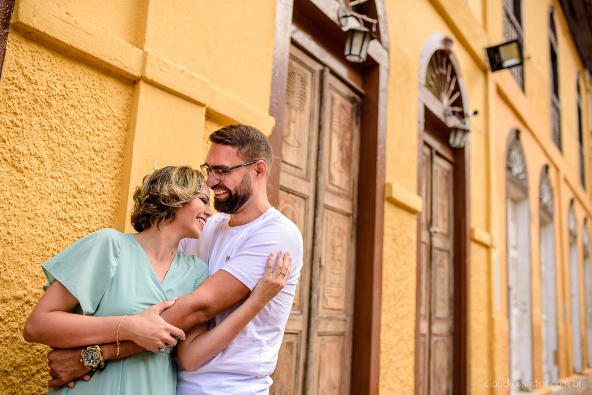 Lindo ensaio namoro pre wedding realizado em santa teresa feito por fotógrafos de casamento de vila velha fotógrafos de casamento de vitória fotógrafos de casamento de serra espirito santo es com noivo noiva e paisagem do interior e por do sol