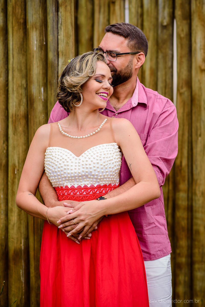 Lindo ensaio namoro pre wedding realizado em santa teresa feito por fotógrafos de casamento de vila velha fotógrafos de casamento de vitória fotógrafos de casamento de serra espirito santo es com noivo noiva e paisagem do interior e por do sol
